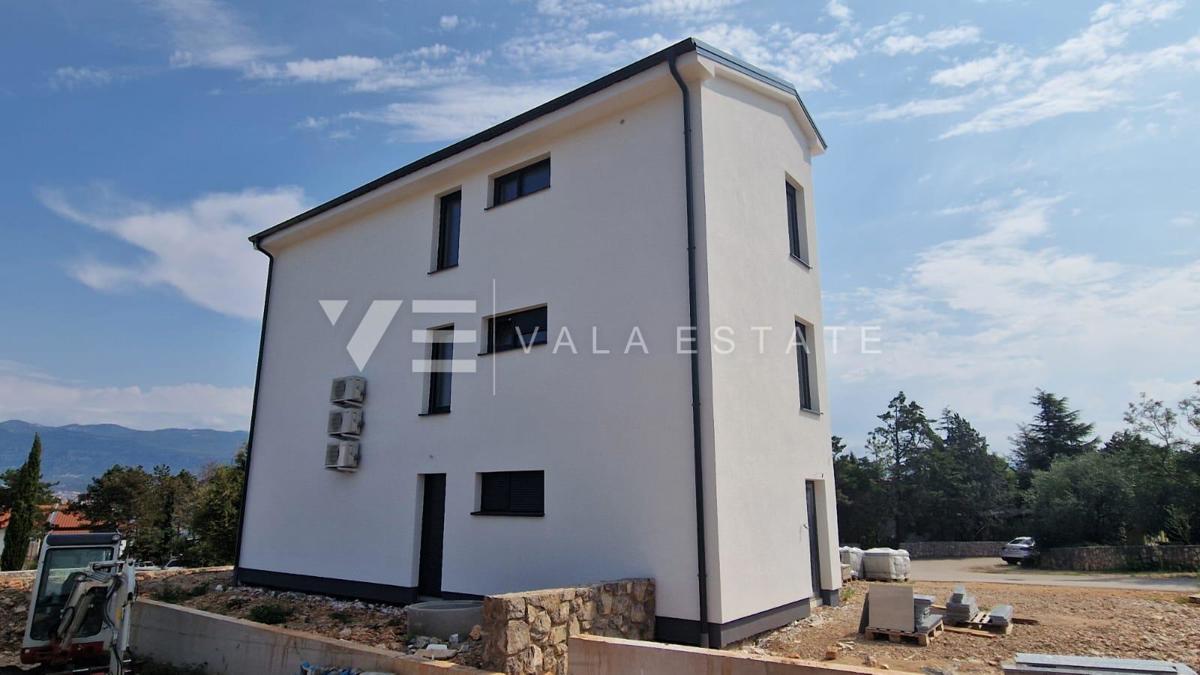 APARTMA V PRVOM NASTROJU S POGLEDOM NA MORJE