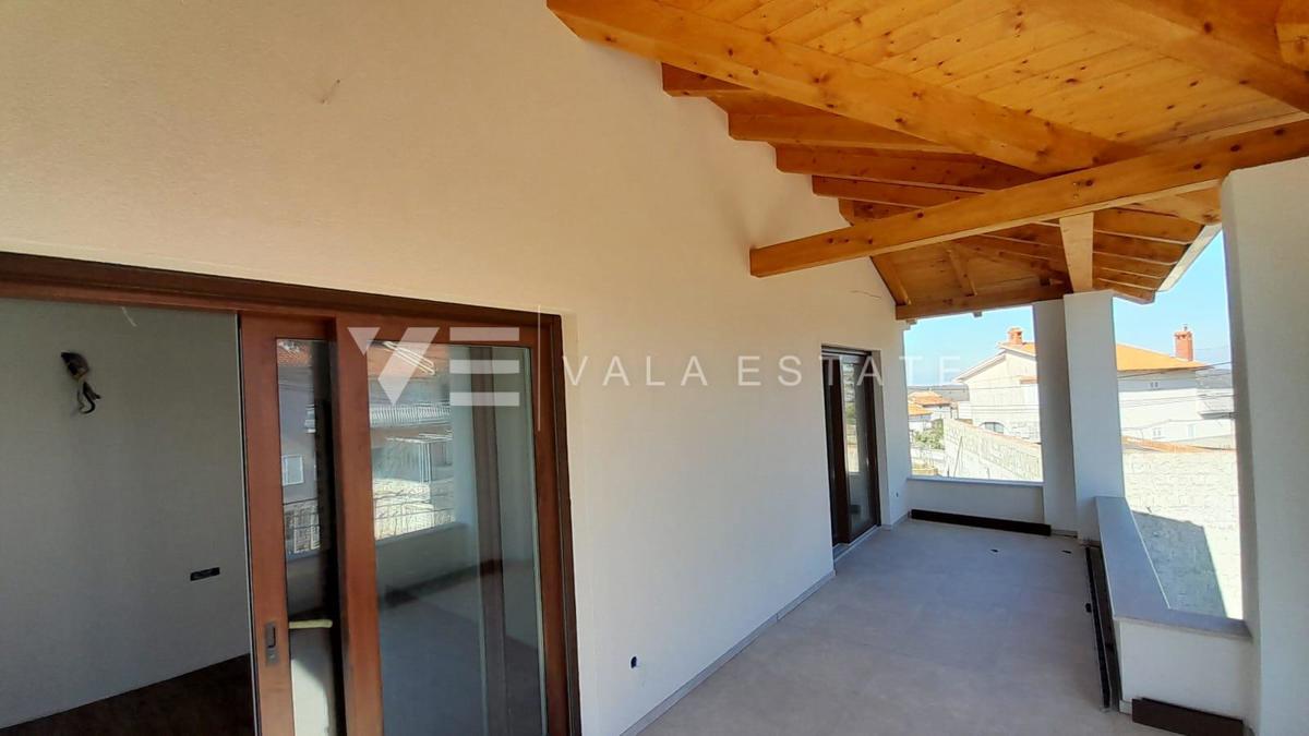 NOVA SAMOSTOJNA HIŠA Z BAZENOM NA MIRNI LOKACIJI