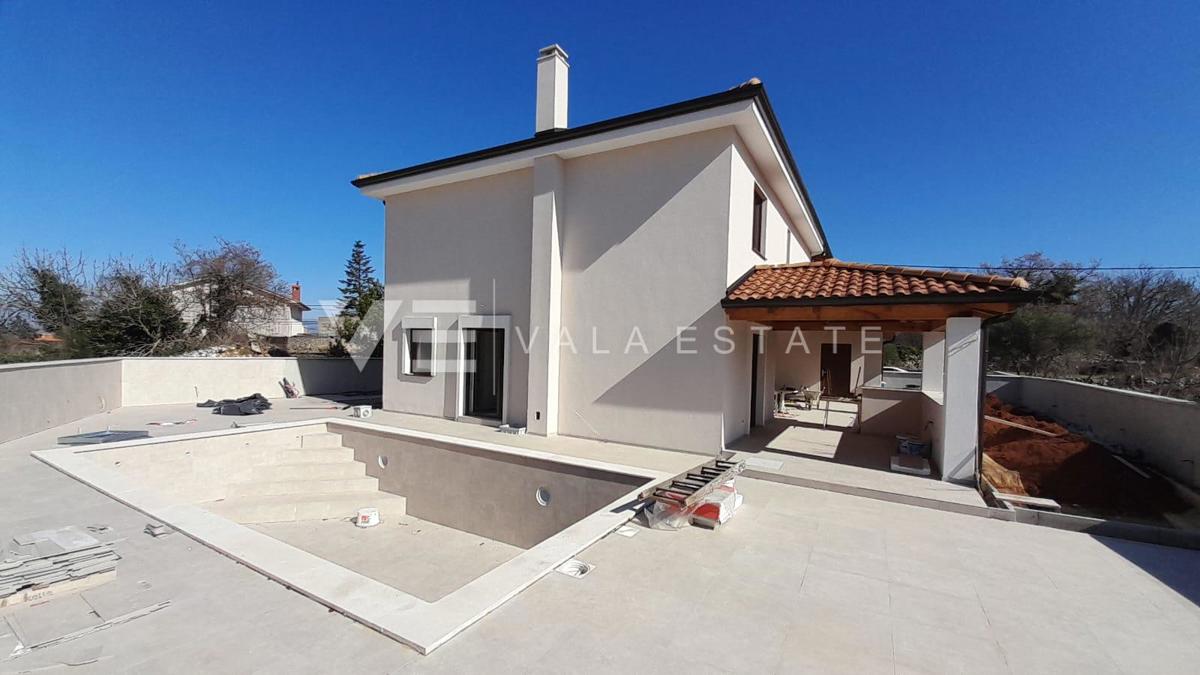 NOVA SAMOSTOJNA HIŠA Z BAZENOM NA MIRNI LOKACIJI