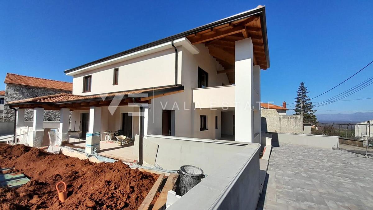 NOVA SAMOSTOJNA HIŠA Z BAZENOM NA MIRNI LOKACIJI