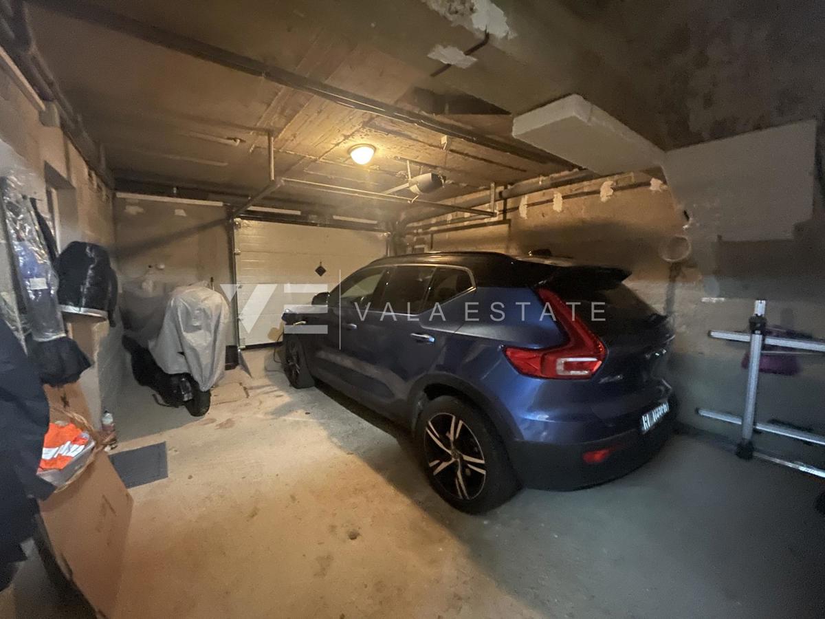 SAMOSTOJNA HIŠA Z VELIKIM VRTOM IN BAZENOM NA ODLIČNI LOKACIJI