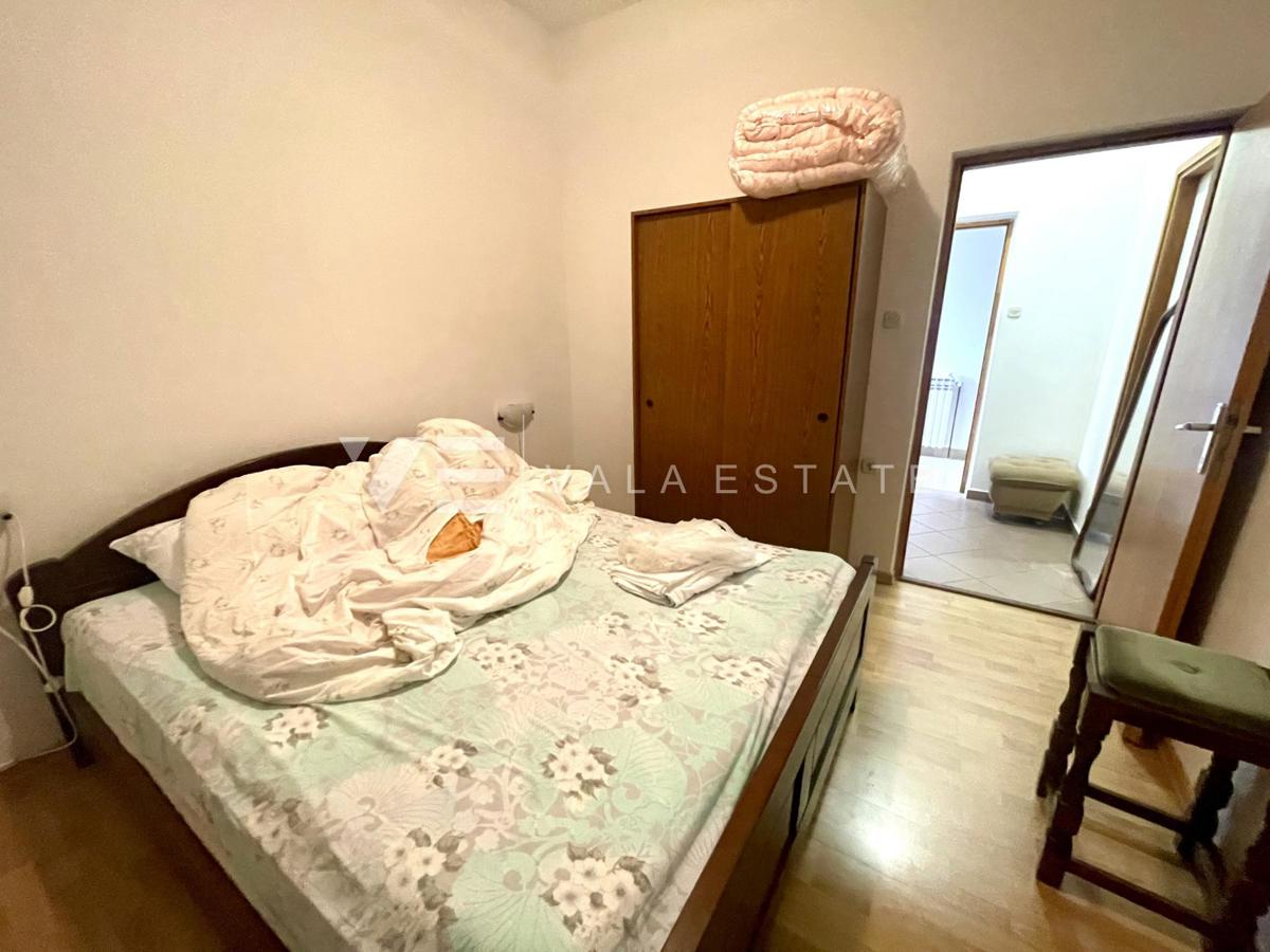 SAMOSTOJNA HIŠA Z VELIKIM VRTOM IN BAZENOM NA ODLIČNI LOKACIJI