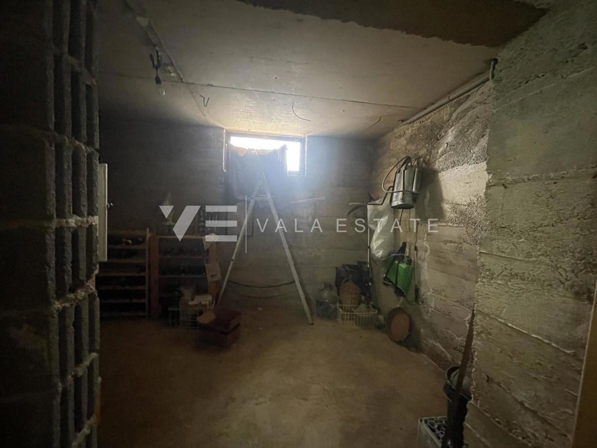 SAMOSTOJNA HIŠA Z VELIKIM VRTOM IN BAZENOM NA ODLIČNI LOKACIJI