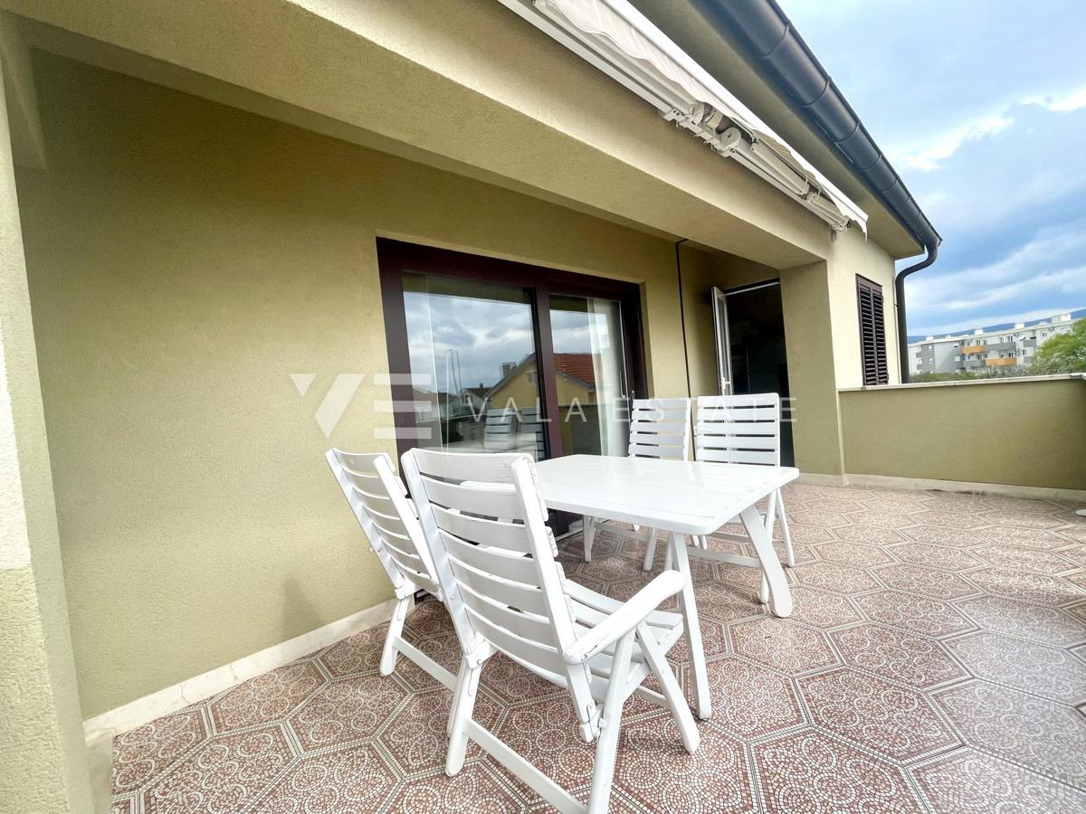 SAMOSTOJNA HIŠA Z VELIKIM VRTOM IN BAZENOM NA ODLIČNI LOKACIJI