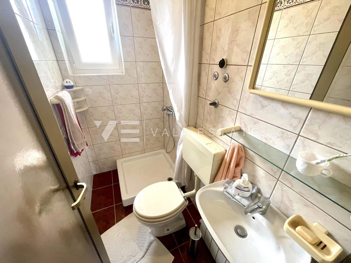 SAMOSTOJNA HIŠA Z VELIKIM VRTOM IN BAZENOM NA ODLIČNI LOKACIJI