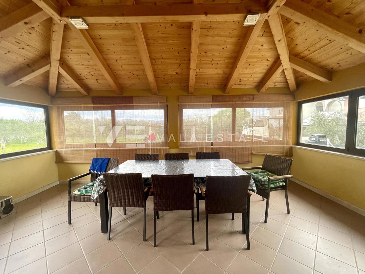 SAMOSTOJNA HIŠA Z VELIKIM VRTOM IN BAZENOM NA ODLIČNI LOKACIJI