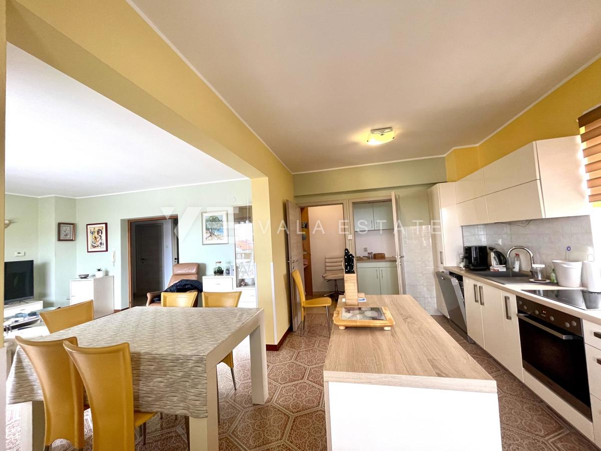 SAMOSTOJNA HIŠA Z VELIKIM VRTOM IN BAZENOM NA ODLIČNI LOKACIJI