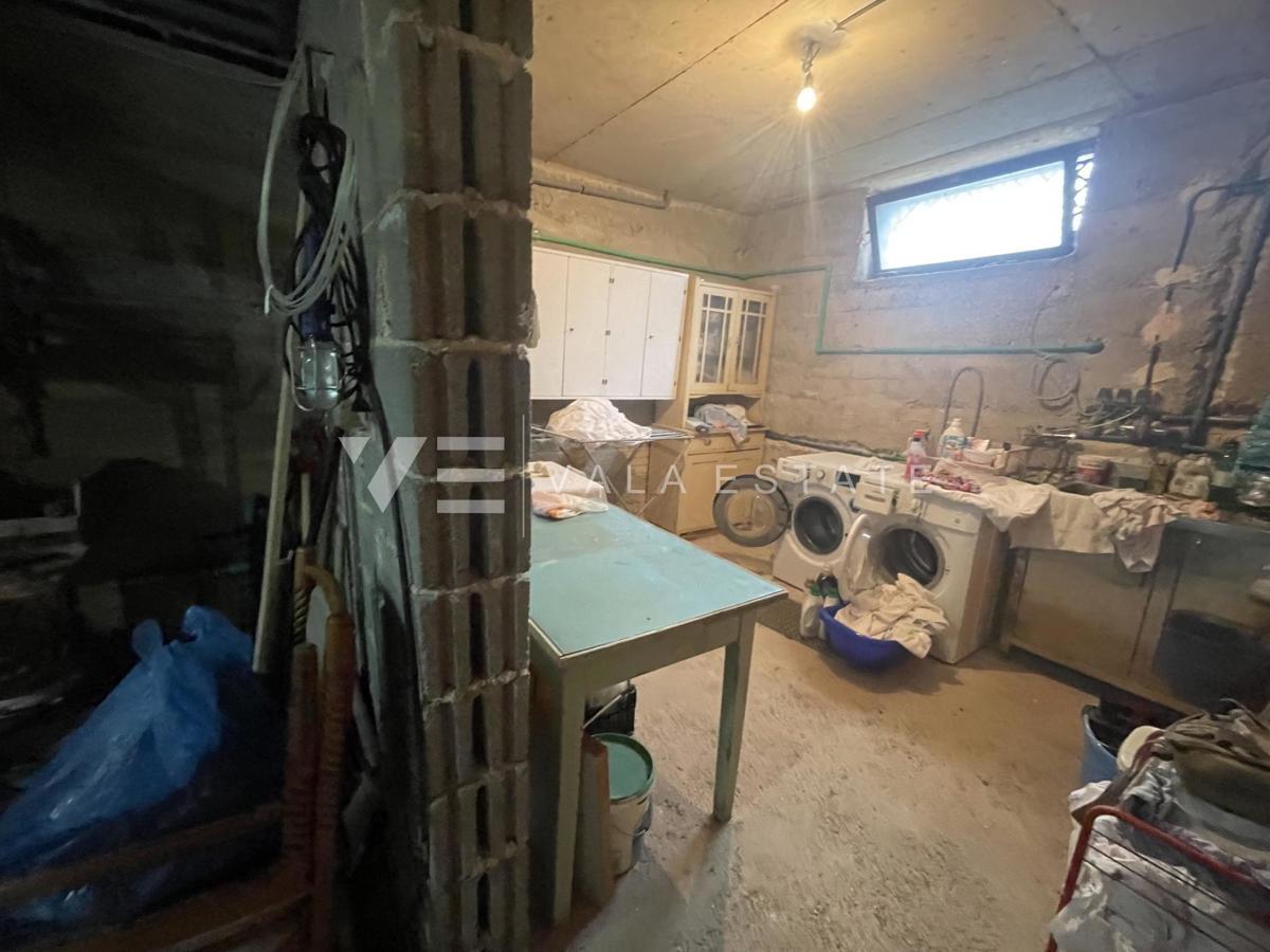 SAMOSTOJNA HIŠA Z VELIKIM VRTOM IN BAZENOM NA ODLIČNI LOKACIJI