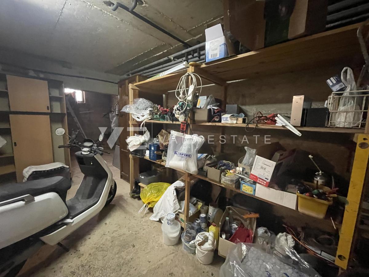 SAMOSTOJNA HIŠA Z VELIKIM VRTOM IN BAZENOM NA ODLIČNI LOKACIJI