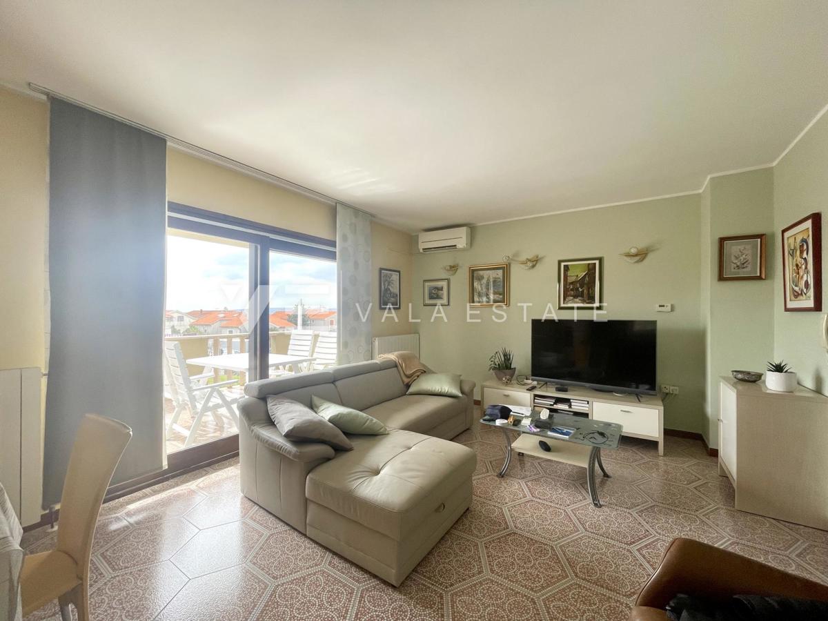 SAMOSTOJNA HIŠA Z VELIKIM VRTOM IN BAZENOM NA ODLIČNI LOKACIJI