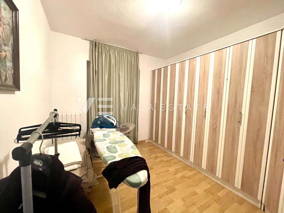 SAMOSTOJNA HIŠA Z VELIKIM VRTOM IN BAZENOM NA ODLIČNI LOKACIJI