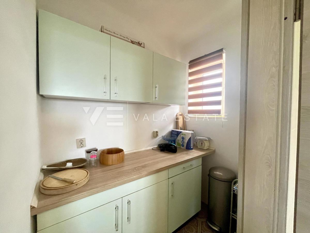 SAMOSTOJNA HIŠA Z VELIKIM VRTOM IN BAZENOM NA ODLIČNI LOKACIJI