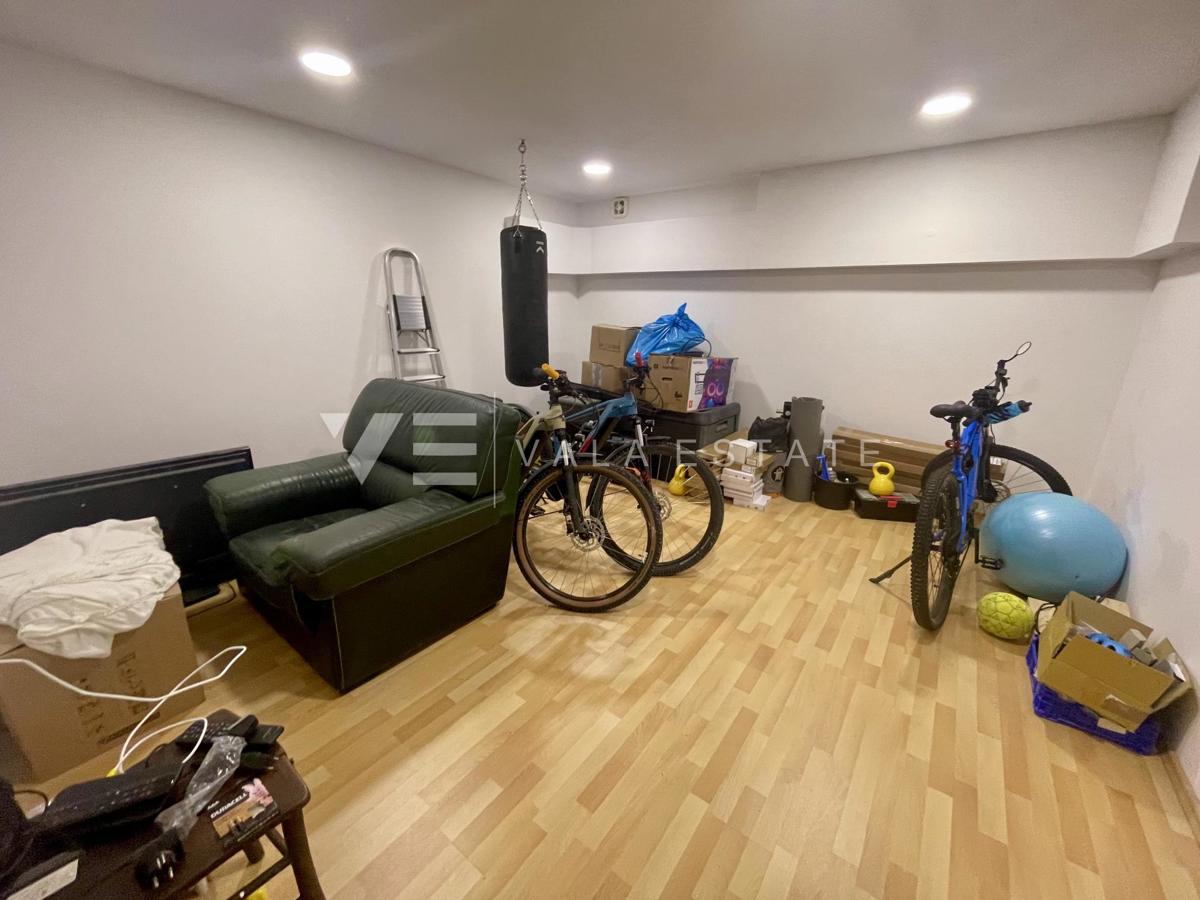 SAMOSTOJNA HIŠA Z VELIKIM VRTOM IN BAZENOM NA ODLIČNI LOKACIJI