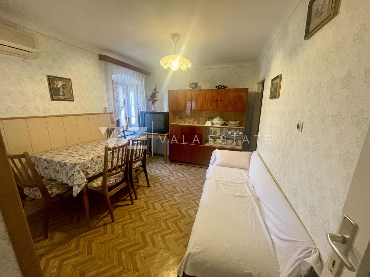 KAMNITA HIŠA ZA ADAPTACIJO S POGLEDOM NA MORJE