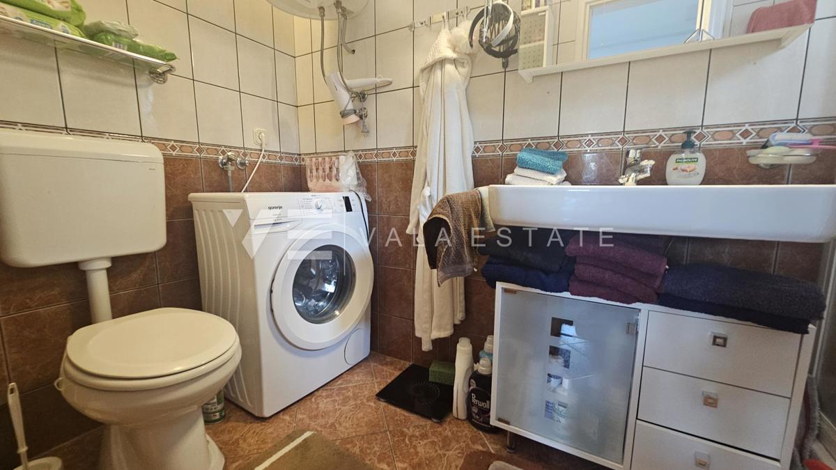 REDKOST V BAŠKI - APARTMA Z ODPRTIM POGLEDOM NA MORJE V BLIŽINI PLAŽE