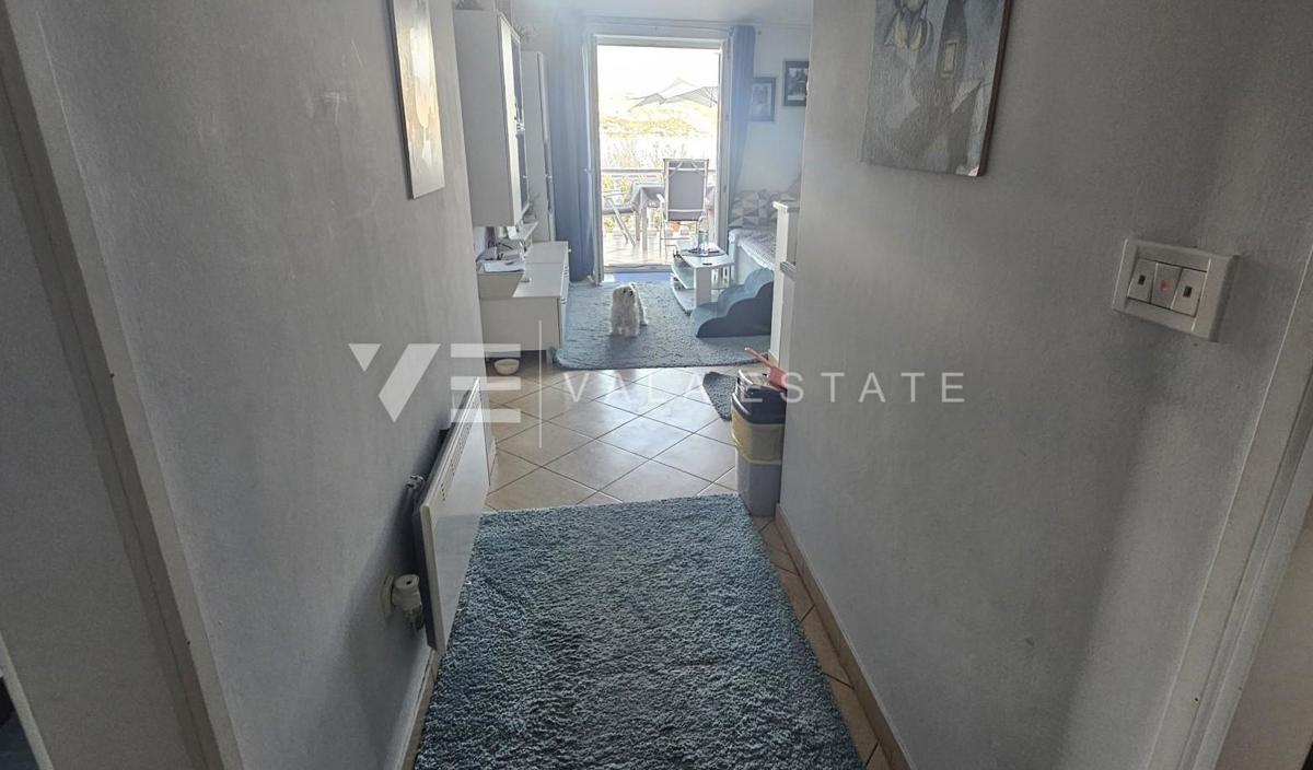REDKOST V BAŠKI - APARTMA Z ODPRTIM POGLEDOM NA MORJE V BLIŽINI PLAŽE