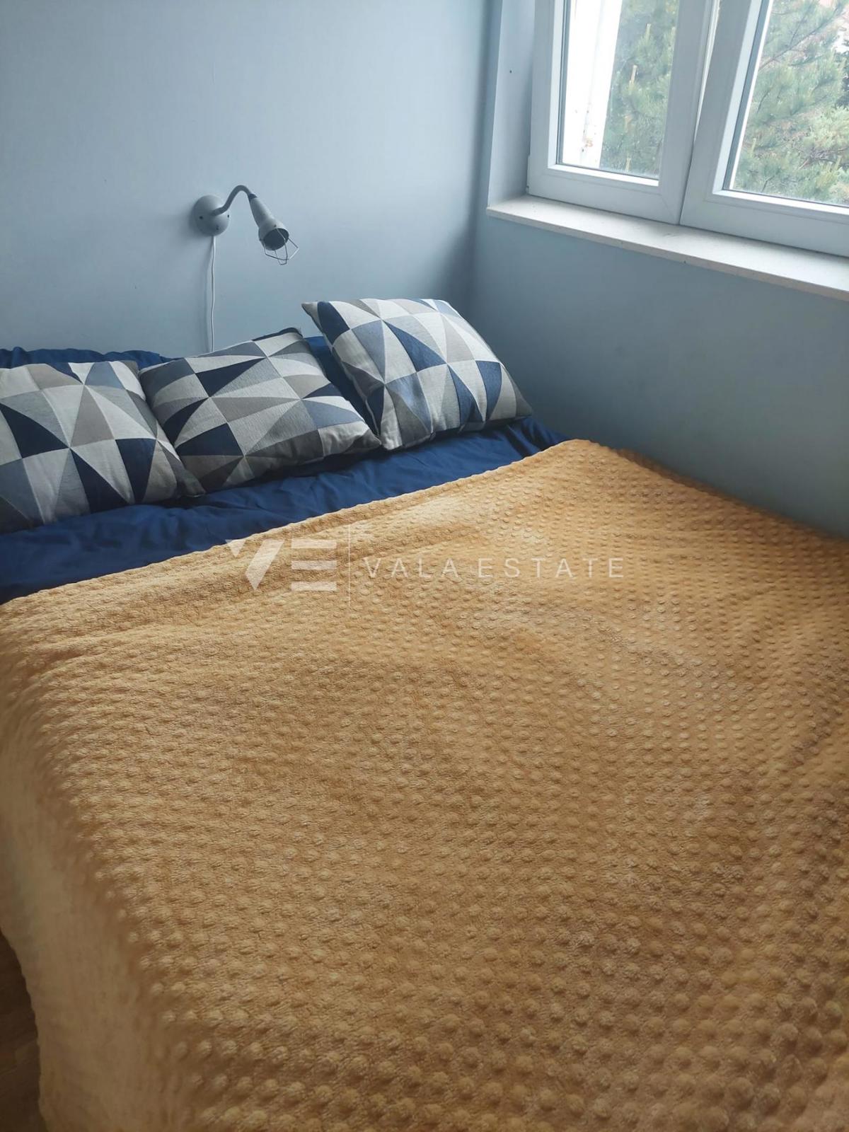 REDKOST V BAŠKI - APARTMA Z ODPRTIM POGLEDOM NA MORJE V BLIŽINI PLAŽE