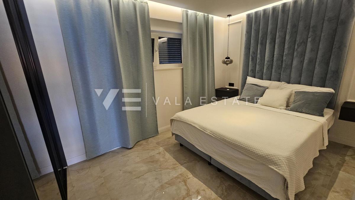 MODERNI PRITLIČNI APARTMA Z BAZENOM IN VRTOM