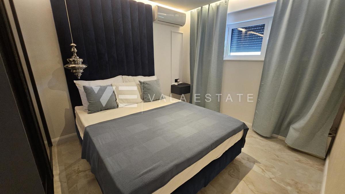 MODERNI PRITLIČNI APARTMA Z BAZENOM IN VRTOM