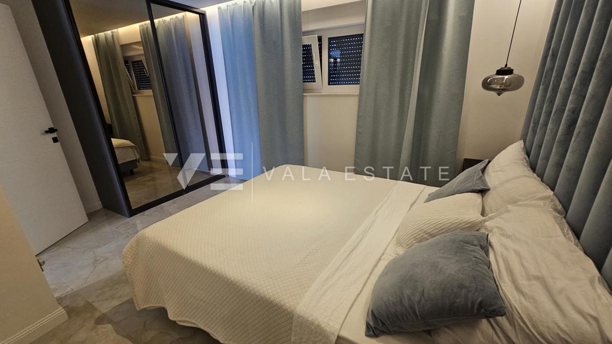 MODERNI PRITLIČNI APARTMA Z BAZENOM IN VRTOM