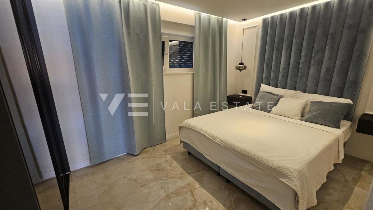 MODERNI PRITLIČNI APARTMA Z BAZENOM IN VRTOM