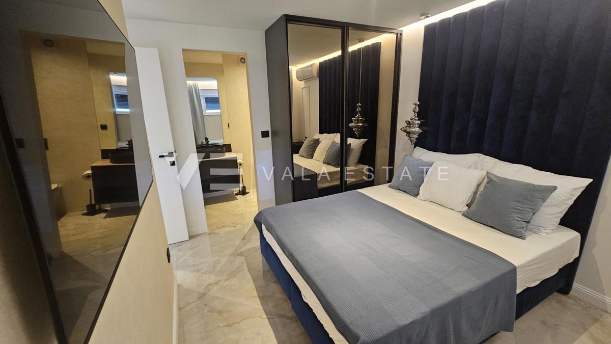 MODERNI PRITLIČNI APARTMA Z BAZENOM IN VRTOM