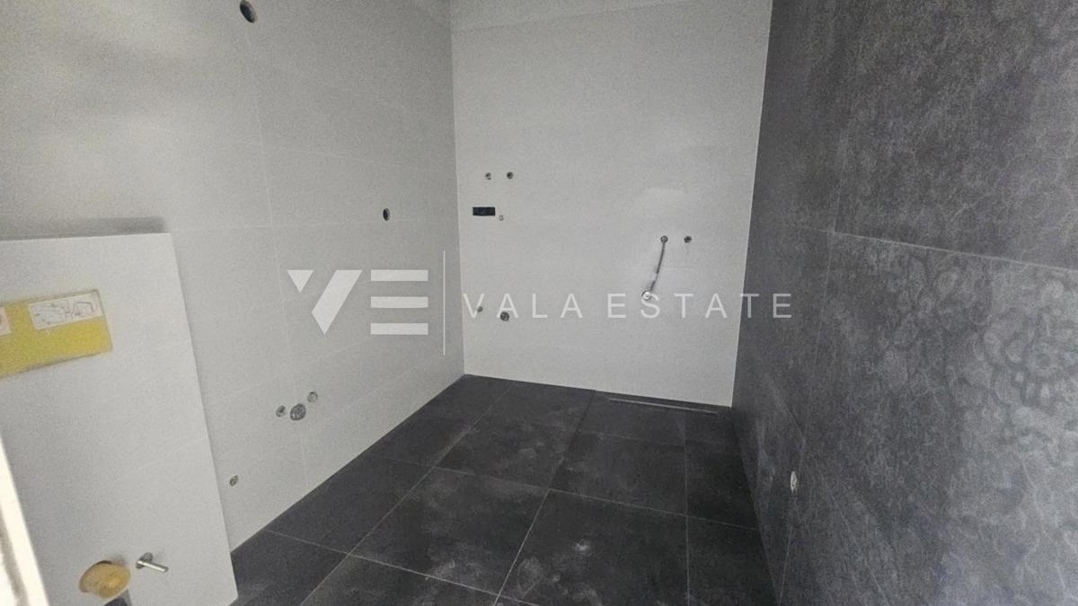 NOVI PRITLIČNI APARTMA Z VRTOM V BLIŽINI MORJA IN PLAŽE