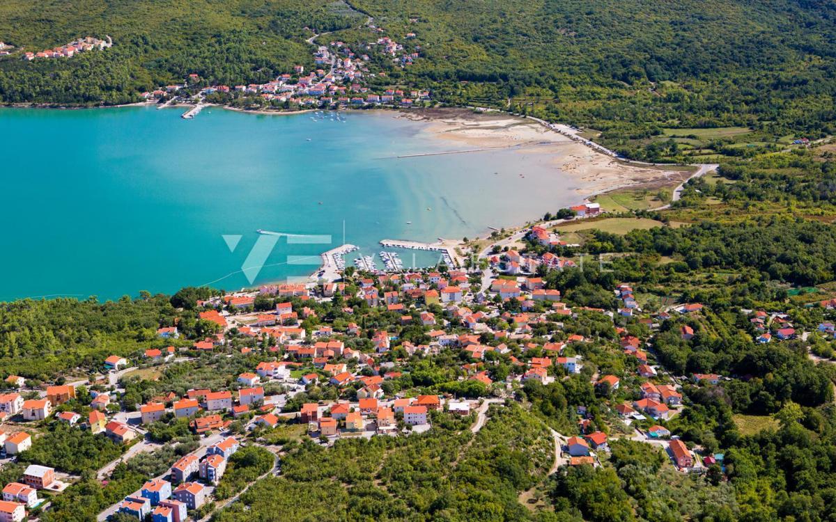 NOVI PRITLIČNI APARTMA Z VRTOM V BLIŽINI MORJA IN PLAŽE