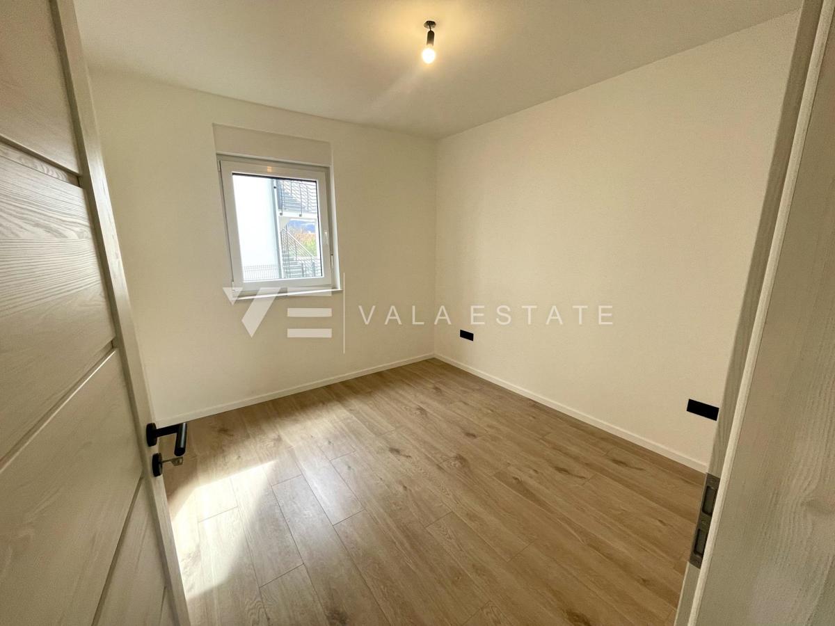 NOVI PRITLIČNI APARTMA Z VRTOM V BLIŽINI MORJA IN PLAŽE