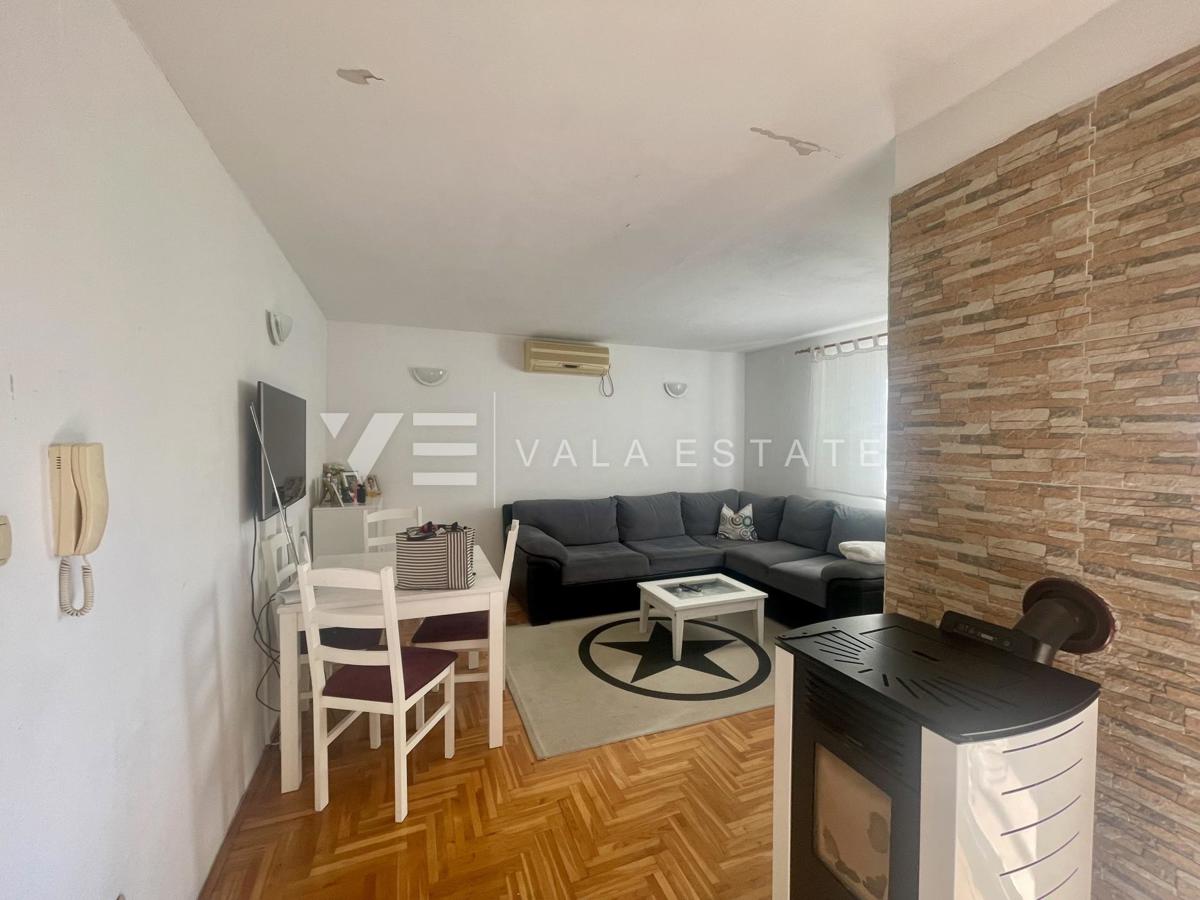 DVOSOBNI APARTMA NA MIRNI LOKACIJI