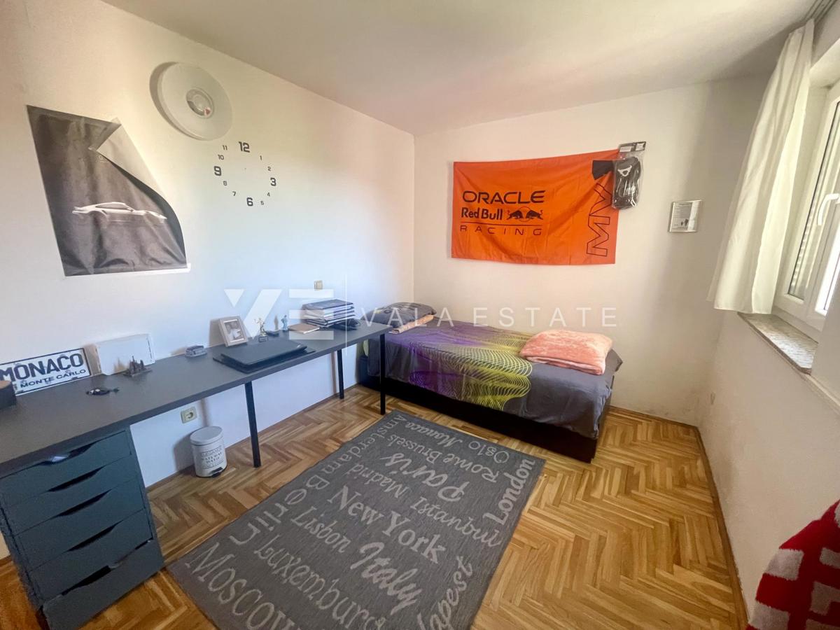 DVOSOBNI APARTMA NA MIRNI LOKACIJI
