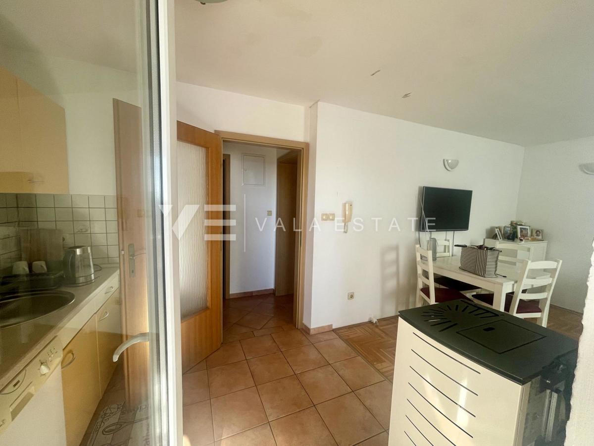 DVOSOBNI APARTMA NA MIRNI LOKACIJI