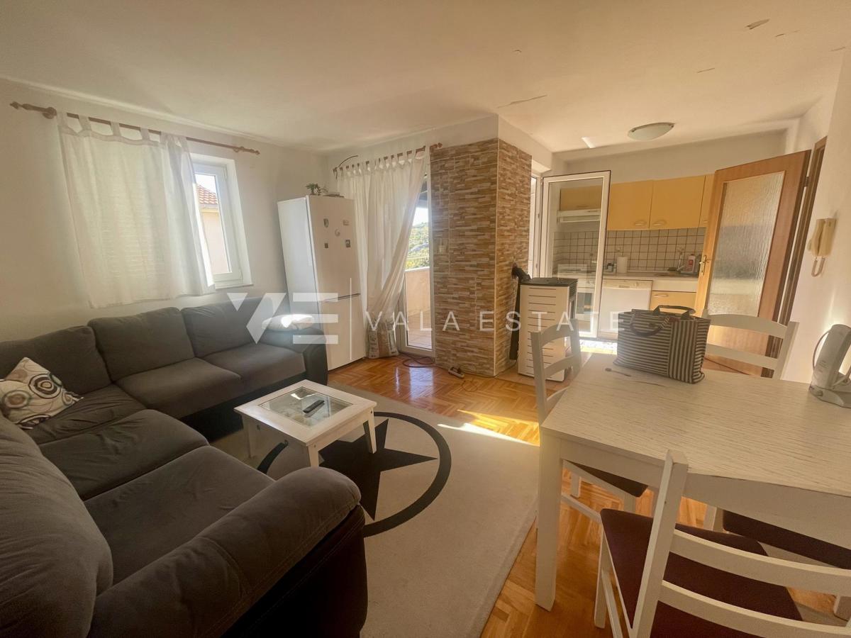 DVOSOBNI APARTMA NA MIRNI LOKACIJI