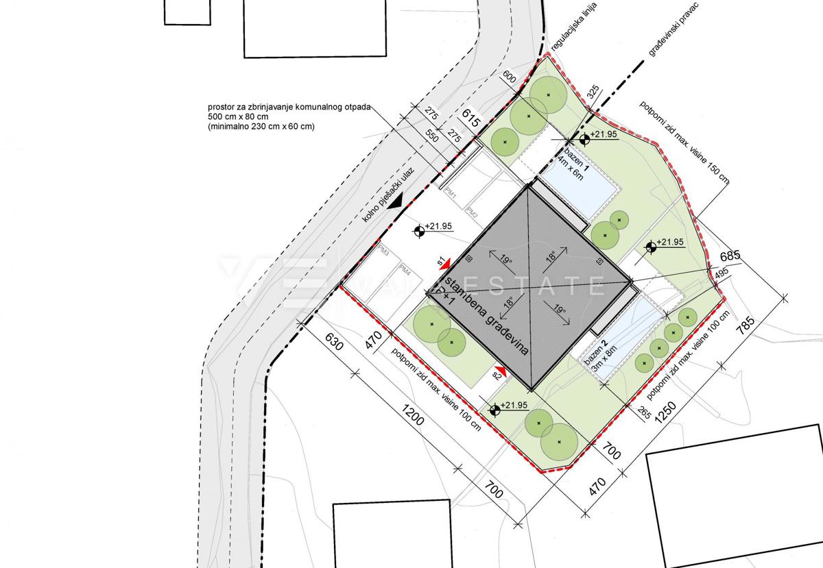 MODERNA POL-SAMOSTOJNA HIŠA Z BAZENOM SAMO 200 M DO MORJA