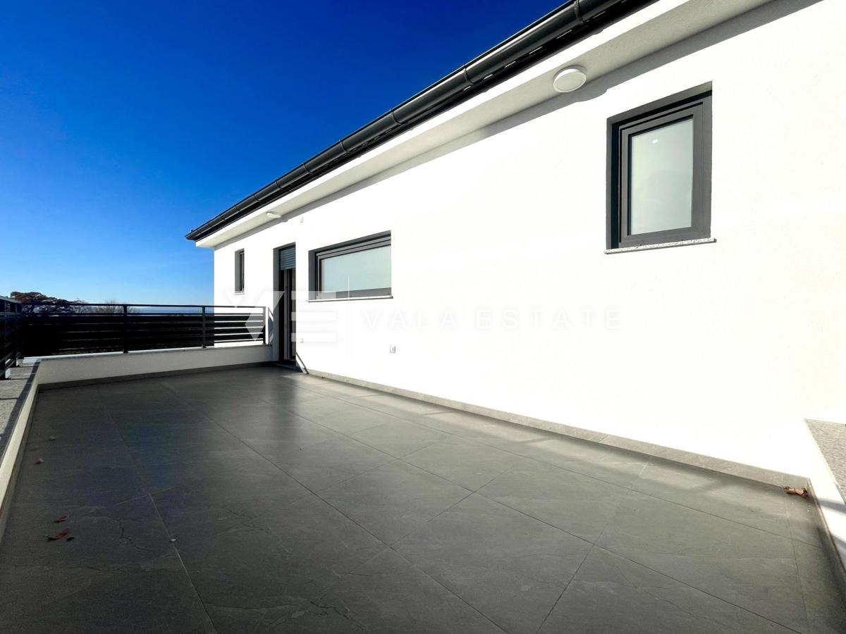 MODERNA SAMOSTOJNA HIŠA Z BAZENOM IN POGLEDOM NA MORJE