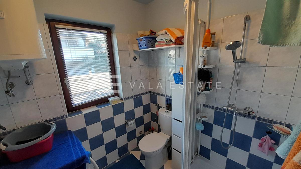 PROSTORNI APARTMA Z VRTOM 500 M OD MORJA