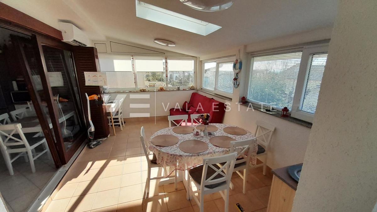 PROSTORNI APARTMA Z VRTOM 500 M OD MORJA