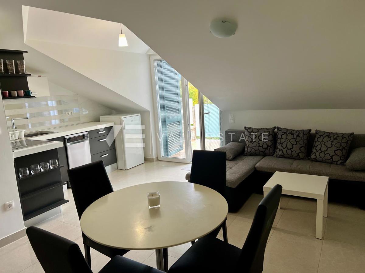 ENOSOBNI APARTMA V BLIŽINI PLAŽE