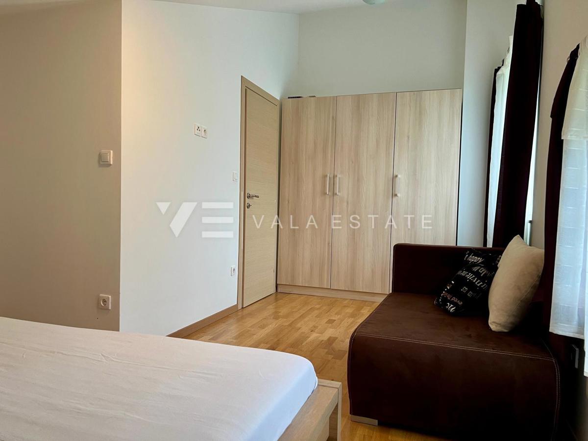 ENOSOBNI APARTMA V BLIŽINI PLAŽE