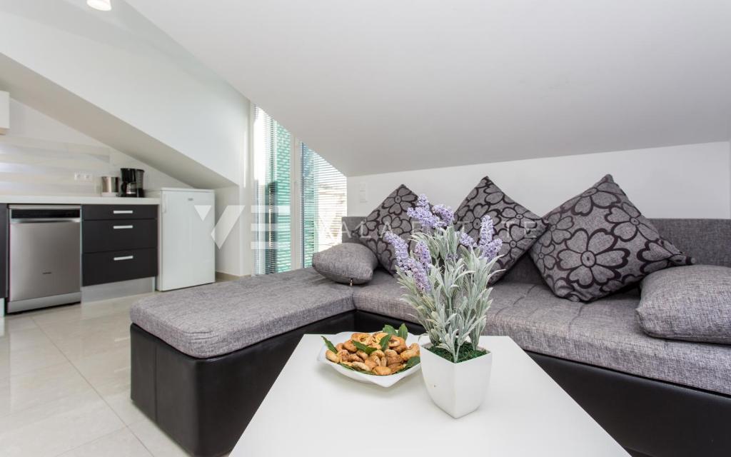 ENOSOBNI APARTMA V BLIŽINI PLAŽE