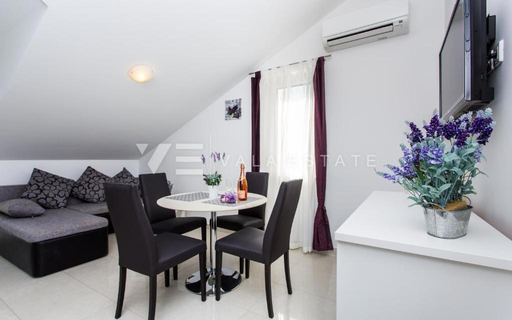ENOSOBNI APARTMA V BLIŽINI PLAŽE