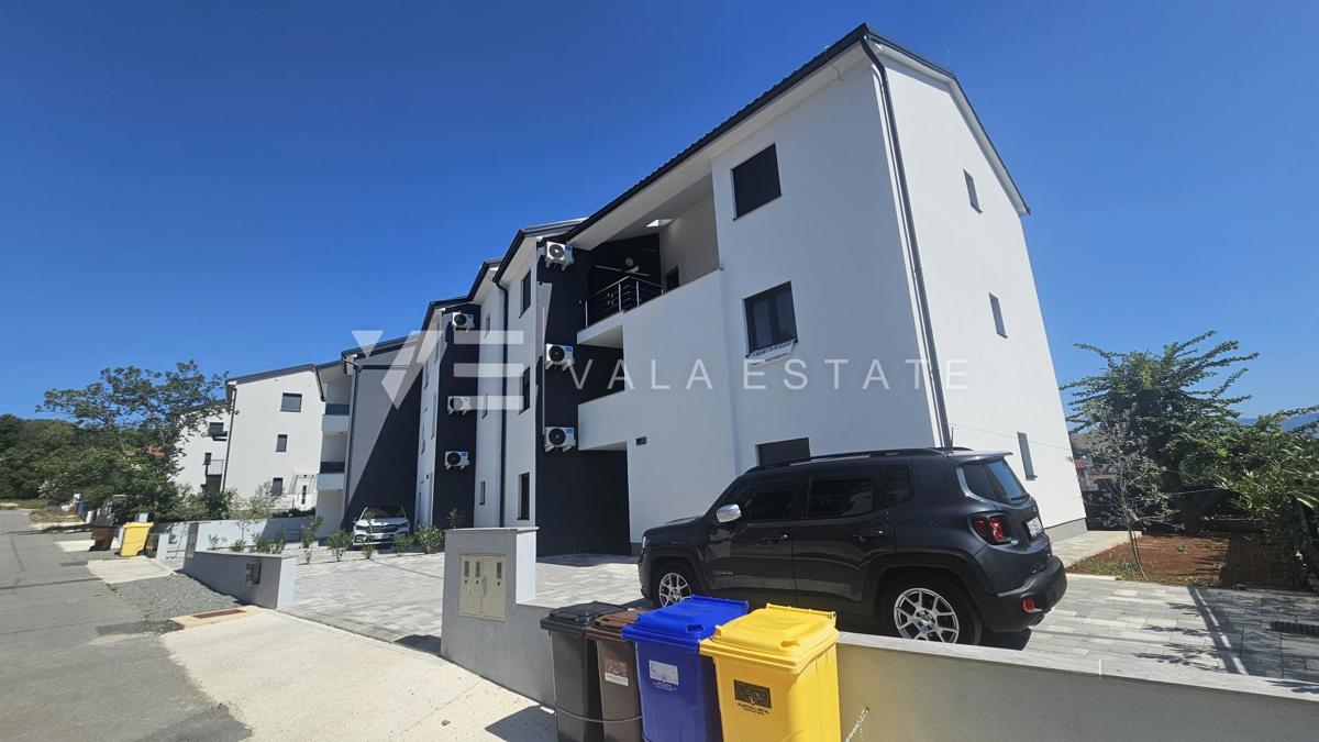 TRISOBNI APARTMA V PRVEM NADSTROPJU NOVOGRADNJE