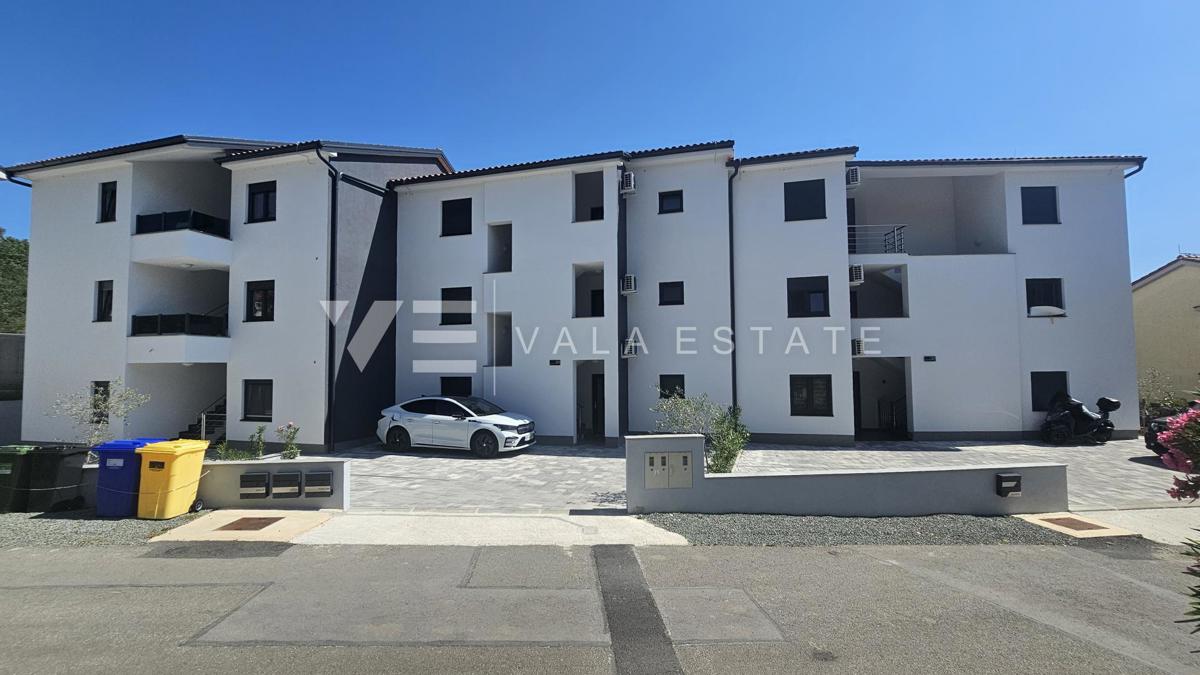 TRISOBNI APARTMA V PRVEM NADSTROPJU NOVOGRADNJE