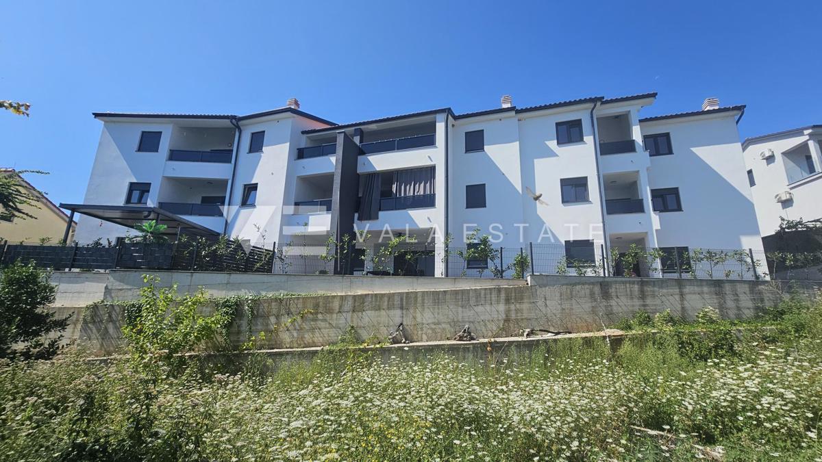 TRISOBNI APARTMA V PRVEM NADSTROPJU NOVOGRADNJE