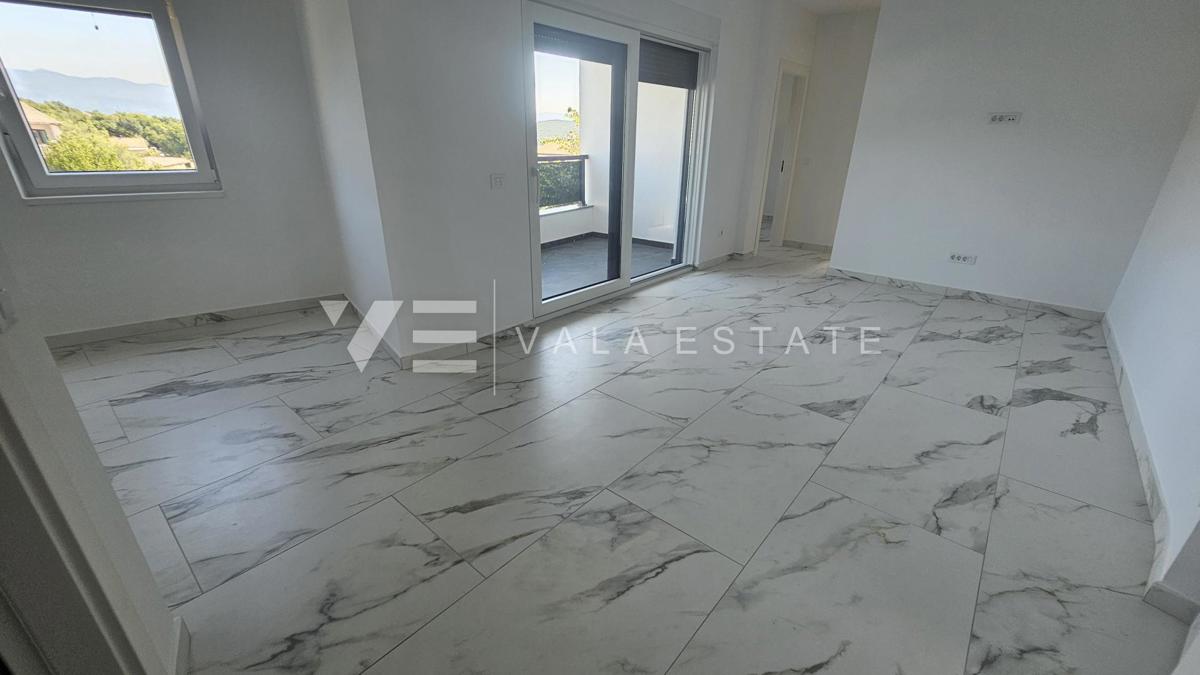 TRISOBNI APARTMA V PRVEM NADSTROPJU NOVOGRADNJE