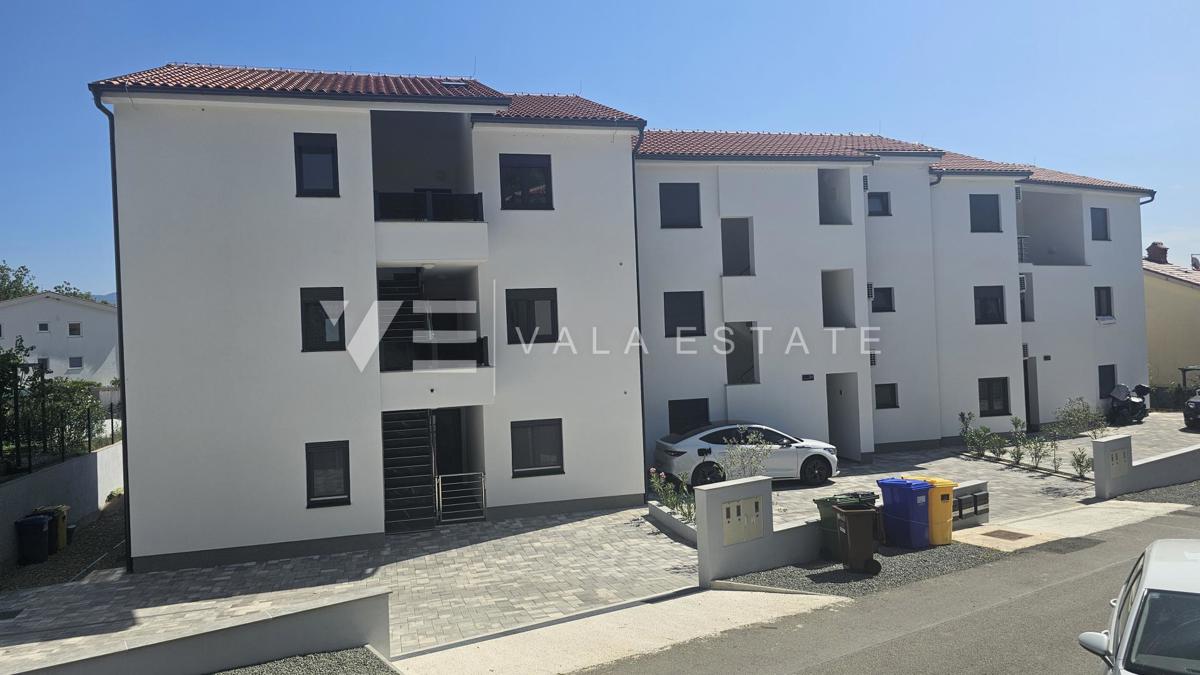 TRISOBNI APARTMA V PRVEM NADSTROPJU NOVOGRADNJE