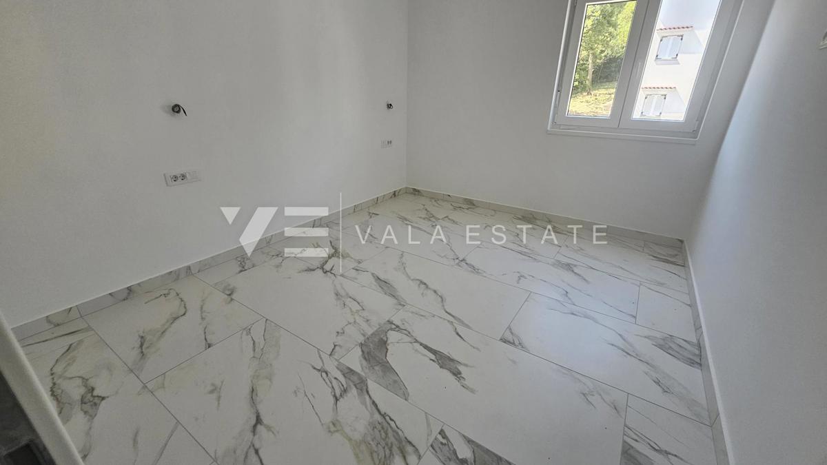 TRISOBNI APARTMA V PRVEM NADSTROPJU NOVOGRADNJE