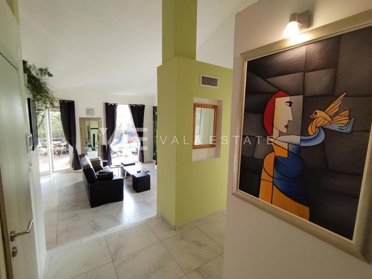 PRITLIČNA HIŠA NA MIRNI LOKACIJI, OBDANA Z NARAVO