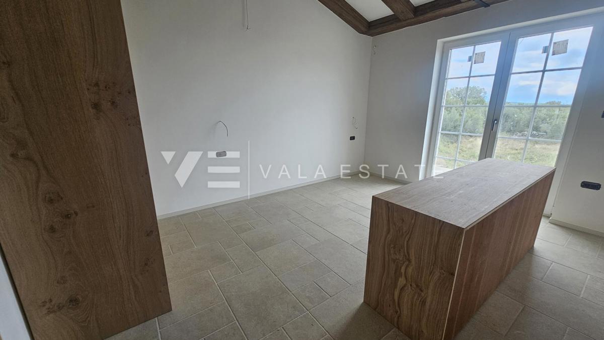 NOVA MEDITERANSKA VILA Z BAZENOM IN POGLEDOM NA MORJE