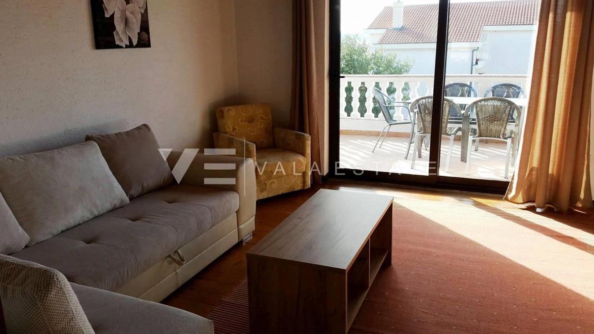 SAMOSTOJNA HIŠA Z DVEMA STANOVANJSKIMA ENOTOMA IN BAZENOM